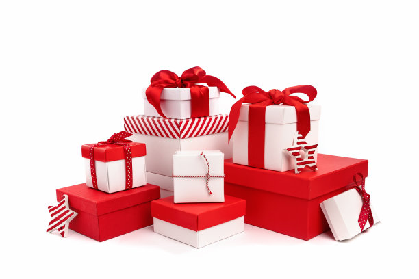 一套红色和白色的礼品盒在白色孤立的背景图片下载