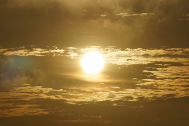 金色的天空，因为黄色的太阳图片下载