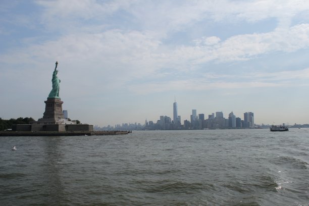 纽约天际线-自由女神像图片下载