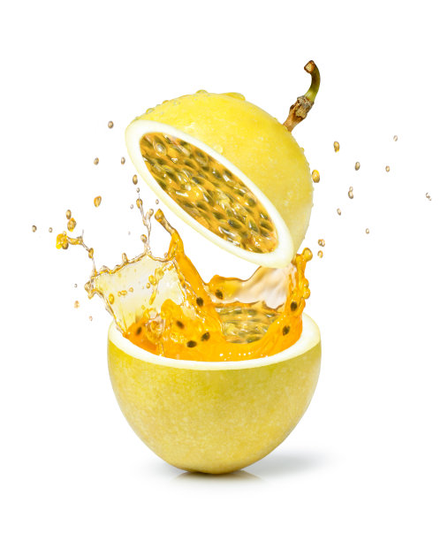 百香果汁溅孤立的白色背景图片下载