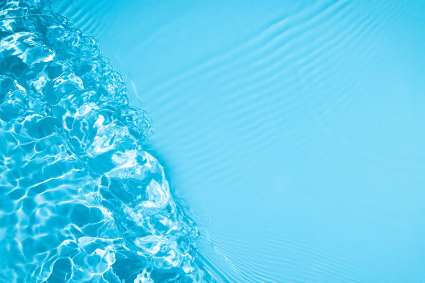 透明的蓝色水面纹理清晰平静图片下载