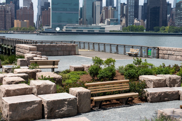 在纽约皇后区长岛市的东河上没有人的龙门广场州立公园图片下载