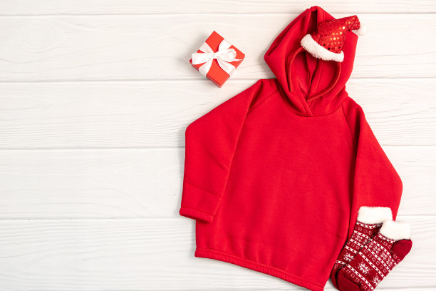 带兜帽的红色运动衫模型模板。图片下载