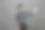 灰色背景下快乐微笑的年轻男学生图片下载