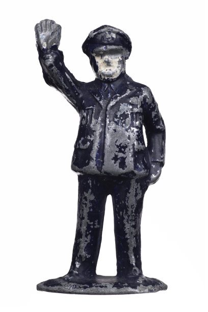 老式金属交通执法人员玩具图片下载