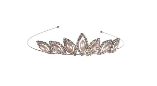 公主珍珠皇冠与孤立的白色背景图片下载