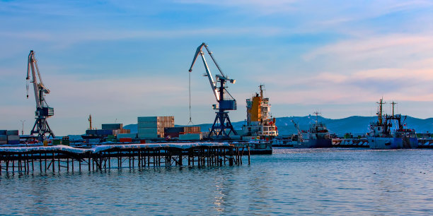 一个晴朗的冬日，北港。有选择性的重点。图片下载