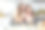 在厨房里有一台数码相机，母女俩微笑着一起准备饼干面团，女儿和妈妈一起学习如何做饼干。图片下载