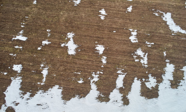 棕土与雪的图案图片下载