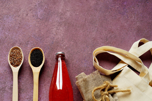 亚麻和罗勒种子及其制品。图片下载