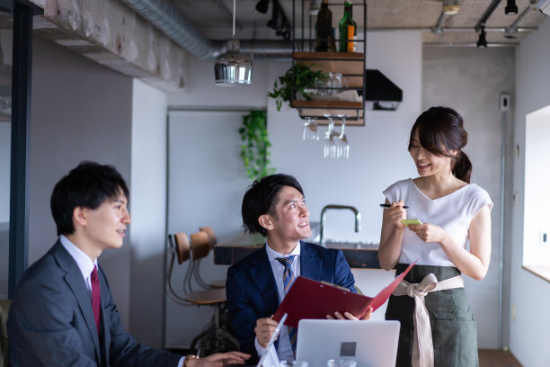 餐厅女员工确认订单图片下载