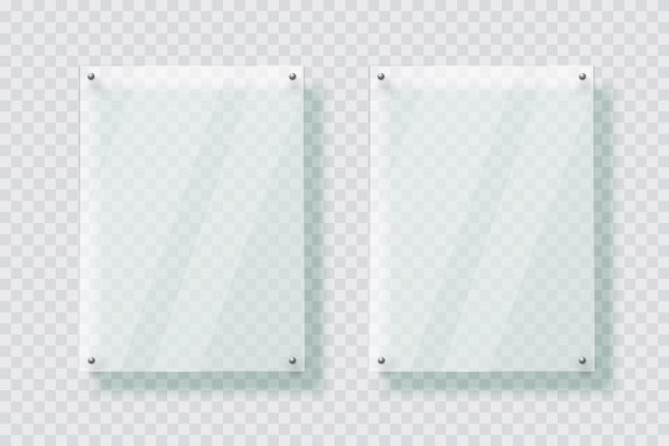 亚克力板模型，两个垂直玻璃板的海报的照片，逼真的模型孤立挂在透明的墙壁上。白色空白横幅框，有机玻璃显示，3d矢量插图。图片下载