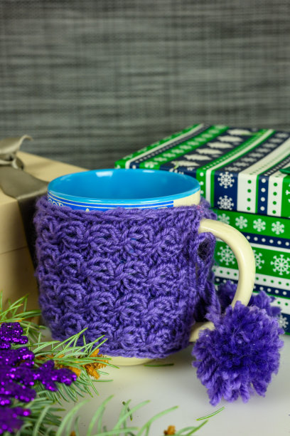 编织杯，雪花和礼盒。图片下载