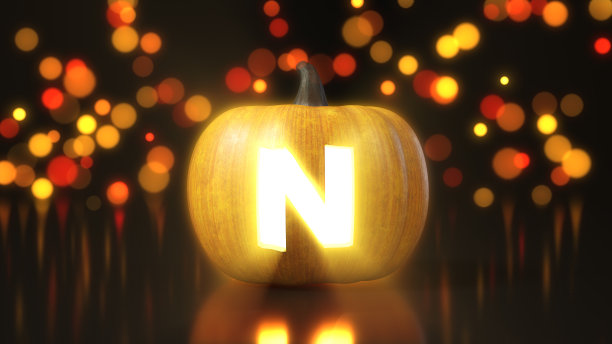 字母N雕刻在万圣节的南瓜上。背景上带有散景效果的3d插图图片下载