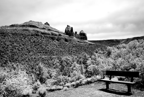 亚利桑那州的塞多娜公园长椅图片下载