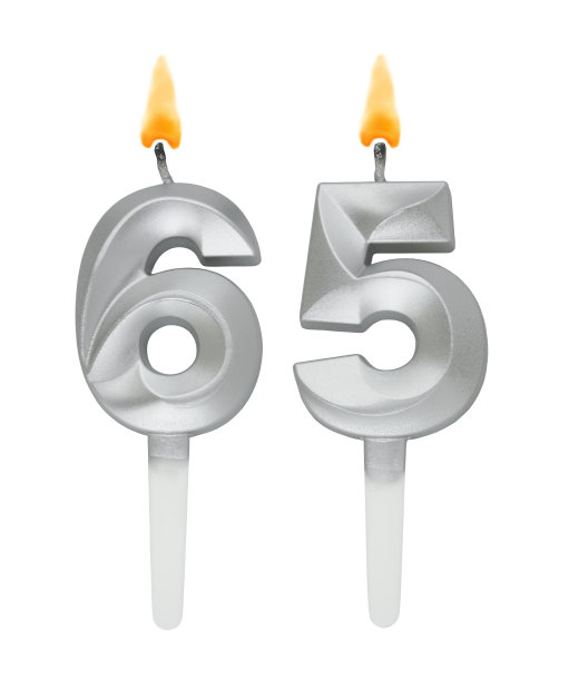 银色生日蜡烛，数字65图片下载