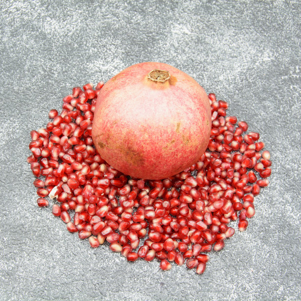 美味、新鲜、芳香的天然石榴图片下载