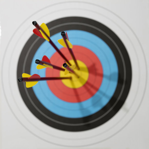射中靶心的箭。图片下载