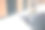 充满活力的年轻女子在城市中图片下载