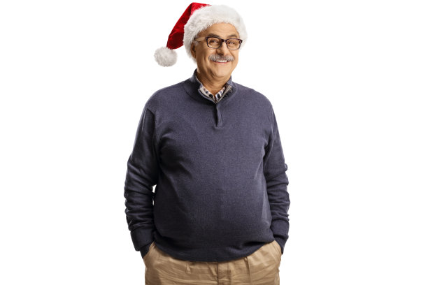 戴着圣诞老人帽子，穿着休闲服对着镜头微笑的中年男人图片下载