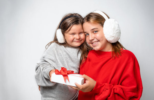 圣诞快乐的孩子们的肖像图片下载