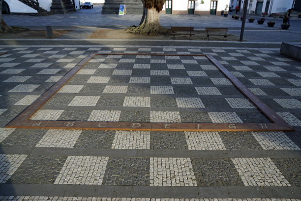 棋盘在地上图片下载