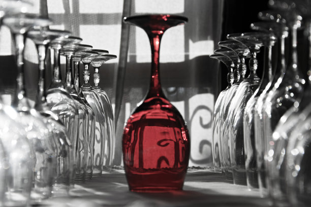 红色的玻璃图片下载