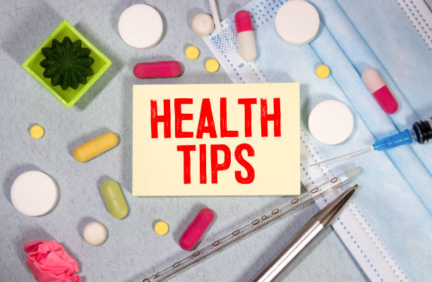 医学概念。木桌上放着听诊器。图片下载