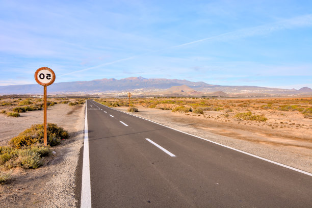 长时间孤独的路图片下载