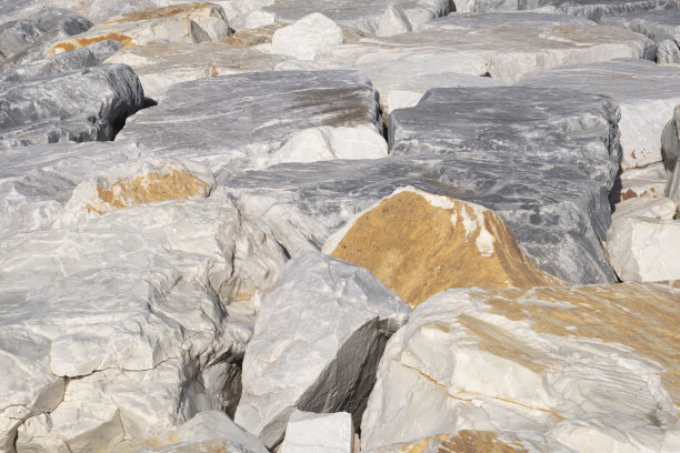 由大理石块制成的人造悬崖的细节图片下载