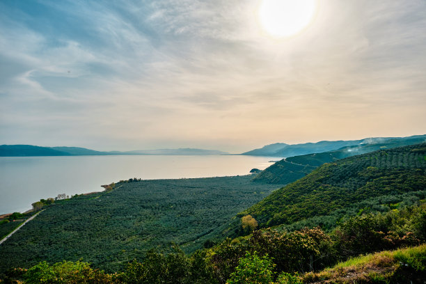 日落后俯瞰伊兹尼克湖。图片下载