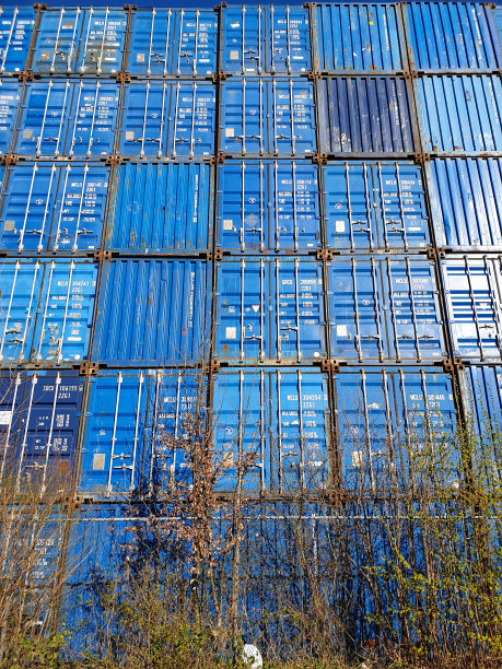 在鹿特丹港口堆放集装箱图片下载