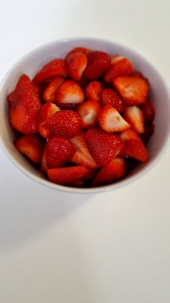 一碗草莓堆图片下载