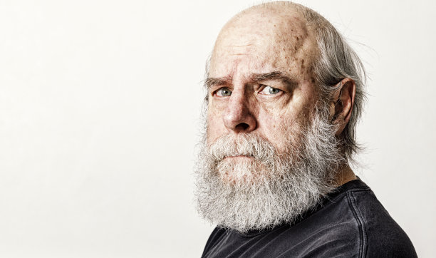 大胡子成年男子肖像图片下载