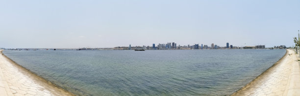 安哥拉，罗安达市中心，海湾，卡波岛和罗安达港口，边缘和中心建筑的惊人全景鸟瞰图图片下载