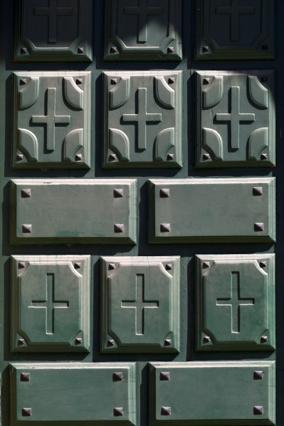 古老的教堂门，宗教十字架。图片下载