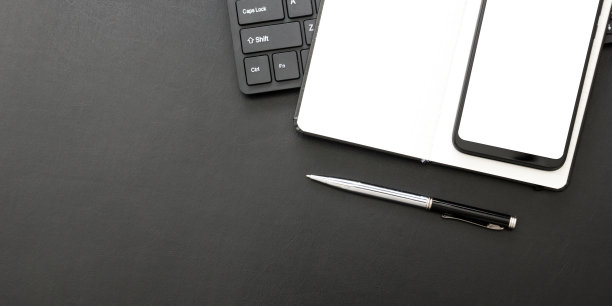 办公桌椅和用品。平铺办公场所及物件。前视图。文本复制空间图片下载