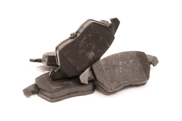 刹车垫汽车细节隔离在白色背景图片下载