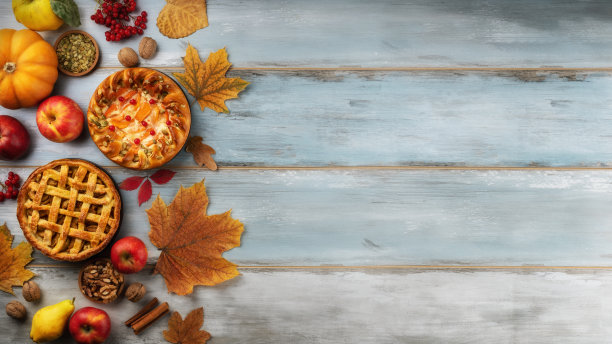 浅蓝色木桌上有南瓜派、苹果派和落叶的秋天背景。图片下载