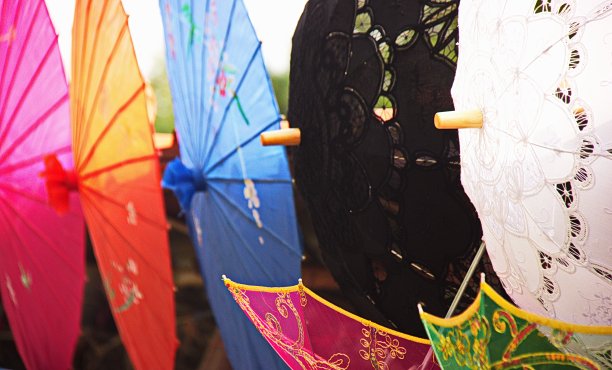 中国刺绣彩伞图片下载