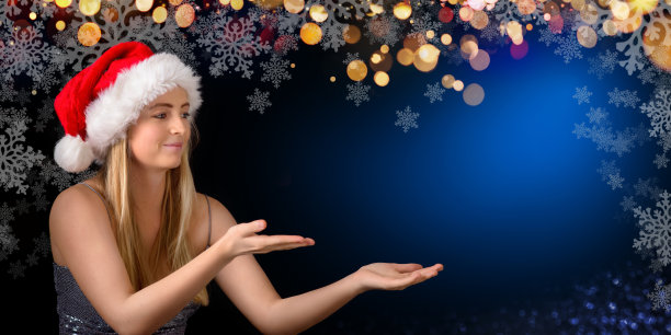 在圣诞节背景上展示你的物品的女人图片下载