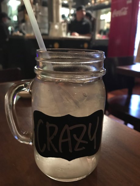 疯狂的一杯水图片下载