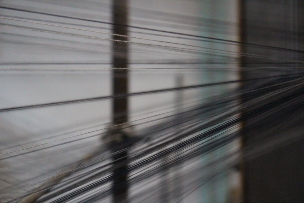 用于生产纺织织物的工厂里织机上的纱线图片下载