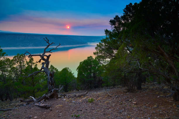里奇威水库的日落。图片下载