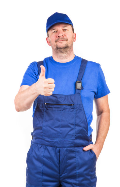 工人用手势表示一切都好。图片下载