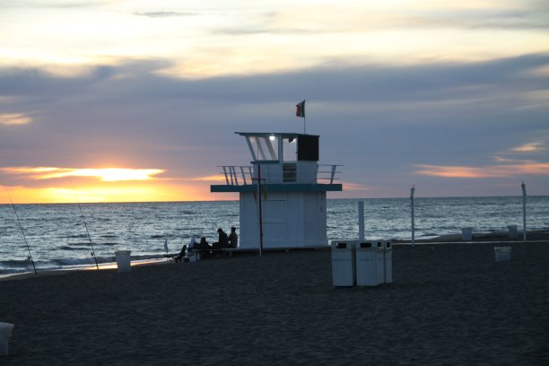 灯塔上的日落图片下载