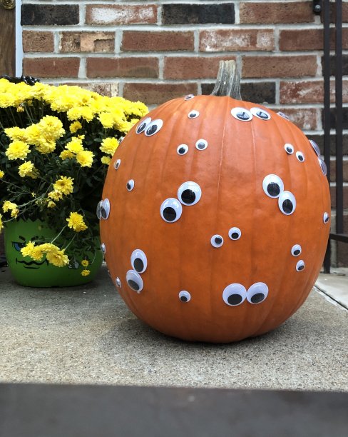 黄色盆栽妈妈和谷歌眼南瓜图片下载