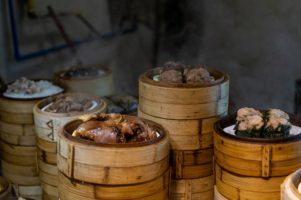 厨房里有热气腾腾的广东点心图片下载