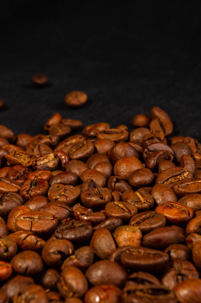 为咖啡馆菜单或小册子模板的自然背景-棕色烤咖啡豆的宏观照片，接近图片下载