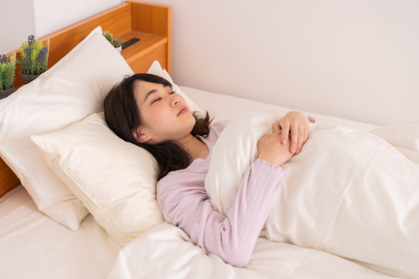 迷人的亚洲女人谁睡觉图片下载